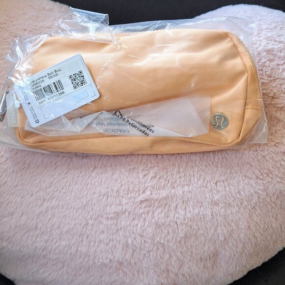 Lululemon Everywhere Belt Bag 1L in Summer Glow, BNWT - Picture 7 of 7